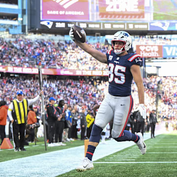 Oct 26, 2025; Foxborough, Massachusetts, USA;  New England Patriots tight end Hunter Henry (85) celebrates scoring a touchdown  during the third quarter against the Cleveland Browns at Gillette Stadium. Mandatory Credit: Brian Fluharty-Imagn Images