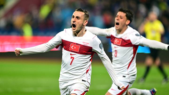 Die Türkei feiert das WM-Ticket dank eines Sieges über den Kosovo Die Türkei feiert das WM-Ticket dank eines Sieges über den Kosovo