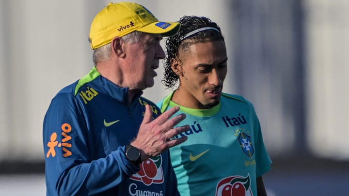 Raphinha cumpriu suspensão contra o Equador Raphinha cumpriu suspensão contra o Equador