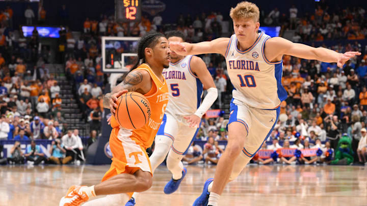 Tennessee Volunteers guard Zakai Zeigler (5) dribbles the ball against Florida Gators forward Thomas Haugh