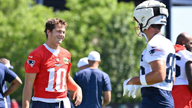 New England Patriots quarterback Drake Maye (10) and tight end Hunter Henry (85) have a laugh.