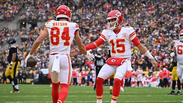 patrick-mahomes-justin-watson-chiefs-celebrate