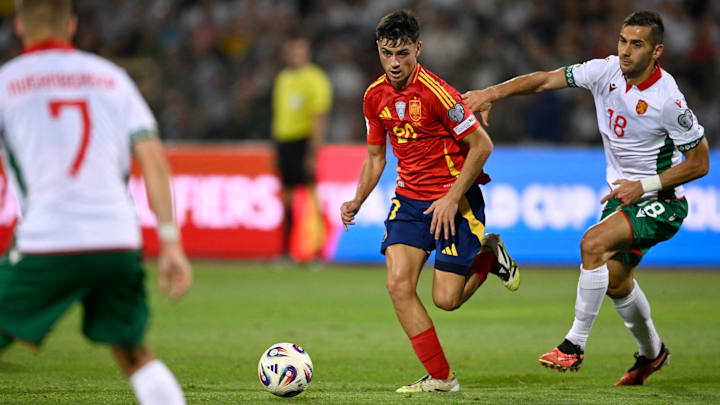 Pedri, do Barcelona, foi titular no confronto em Sofia