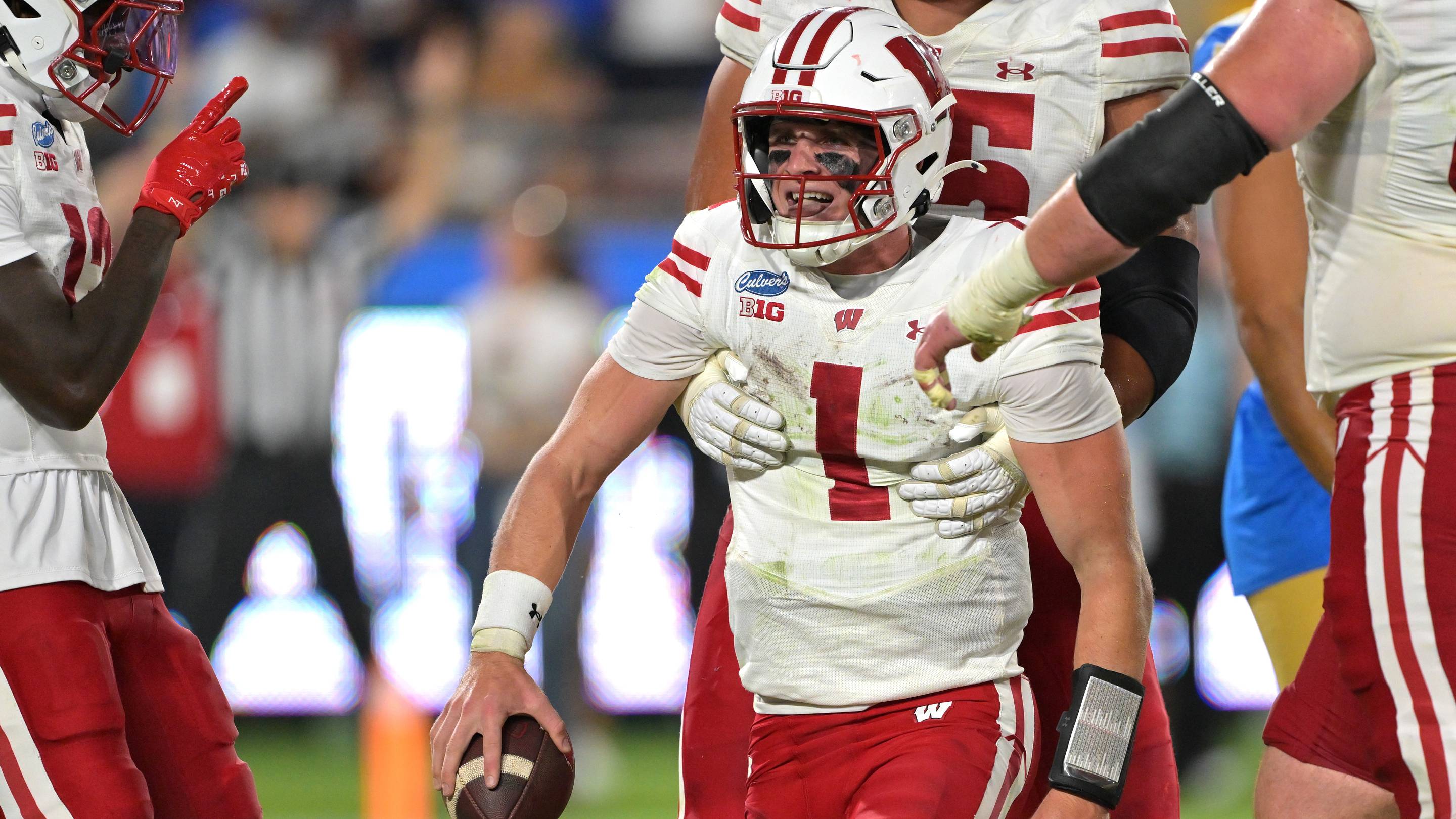 Wisconsin Football Week 7 Offensive Snap Count Breakdown and Analysis vs. UCLA