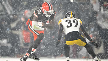 Pittsburgh Steelers v Cleveland Browns