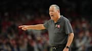 Houston Cougars head coach Kelvin Sampson reacts after a play against the Florida Gators during the second half of the national championship game of the Final Four of the 2025 NCAA Tournament at the Alamodome.