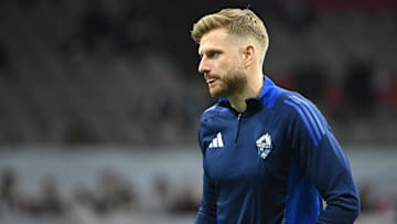 ancouver Whitecaps midfielder Stuart Armstrong (26) warms up before the match against the LAFC  in a 2024 MLS Cup  