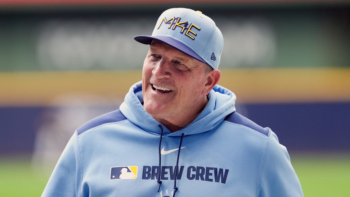 Brewers Manager Pat Murphy Shares Pocket Pancake During Game Interview