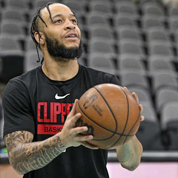 Jan 20, 2023; San Antonio, Texas, USA; LA Clippers guard Amir Coffey (7) warms up before the game between the San Antonio Spurs and the LA Clippers at the AT&T Center. Mandatory Credit: Jerome Miron-Imagn Images