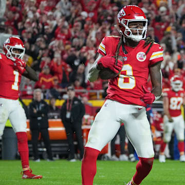 Nov 4, 2024; Kansas City, Missouri, USA; Kansas City Chiefs wide receiver DeAndre Hopkins (8) runs the ball against the Tampa Bay Buccaneers during the game at GEHA Field at Arrowhead Stadium. Mandatory Credit: Denny Medley-Imagn Images