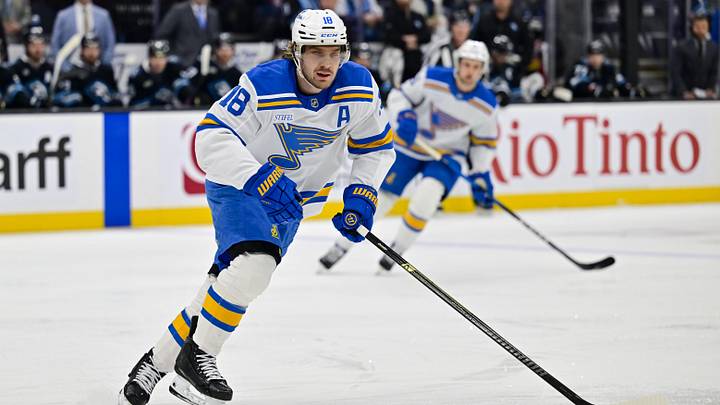 Jan 9, 2026; Salt Lake City, Utah, USA; St. Louis Blues center Robert Thomas (18) makes a quick pass during first period against the Utah Mammoth at Delta Center. Mandatory Credit: Peter Creveling-Imagn Images