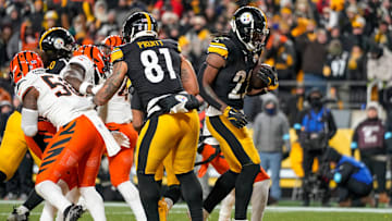 Pittsburgh Steelers running back Najee Harris (22) runs up the middle for a one-yard touchdown in the second quarter of the NFL Week 18 game between the Pittsburgh Steelers and the Cincinnati Bengals at Acrisure Stadium in Pittsburgh on Saturday, Jan. 4, 2025.