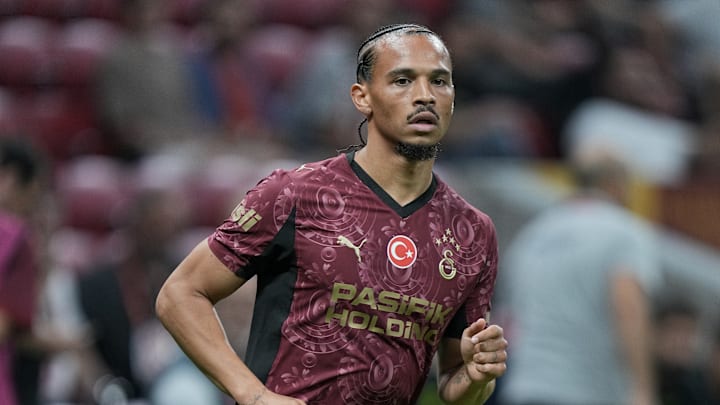 Leroy Sané im Trikot seines neuen Arbeitgebers Galatasaray Istanbul Leroy Sané im Trikot seines neuen Arbeitgebers Galatasaray Istanbul