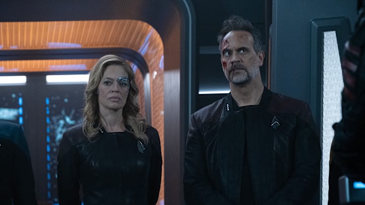 Jeri Ryan as Seven of Nine, Todd Stashwick as Captain Liam Shaw in "Surrender" Episode 308, Star Trek: Picard on Paramount+. Photo Credit: Trae Patton/Paramount+. ©2021 Viacom, International Inc. All Rights Reserved.