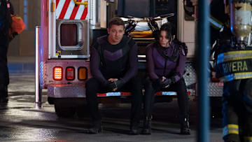 Jeremy Renner as Clint Barton/Hawkeye and Hailee Steinfeld as Kate Bishop in Marvel Studios' HAWKEYE. Photo by Chuck Zlotnick. ©Marvel Studios 2021. All Rights Reserved.