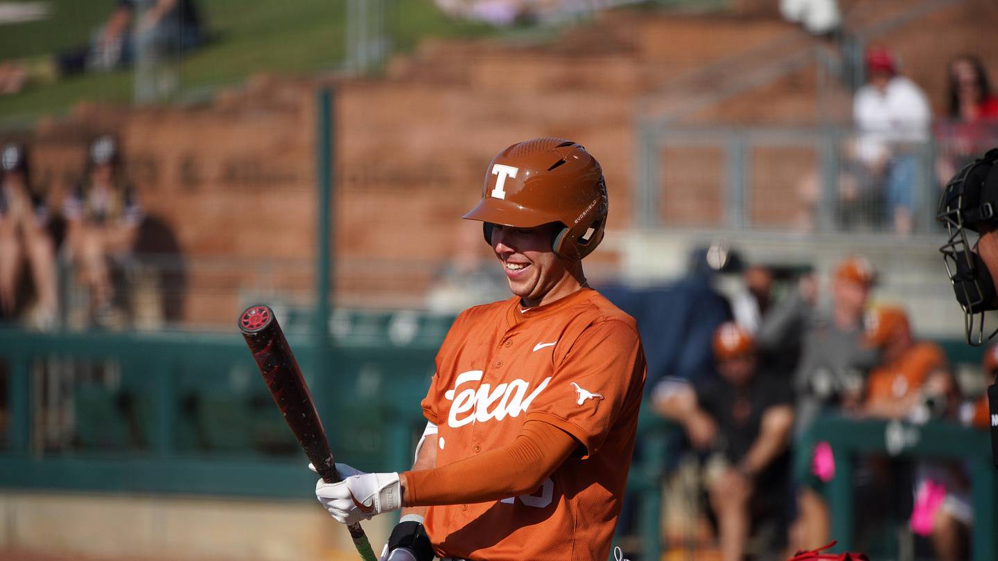PREVIEW: Texas Longhorns Squaring Off Against Rival Aggies in Winner's Bracket - Vimarsana News