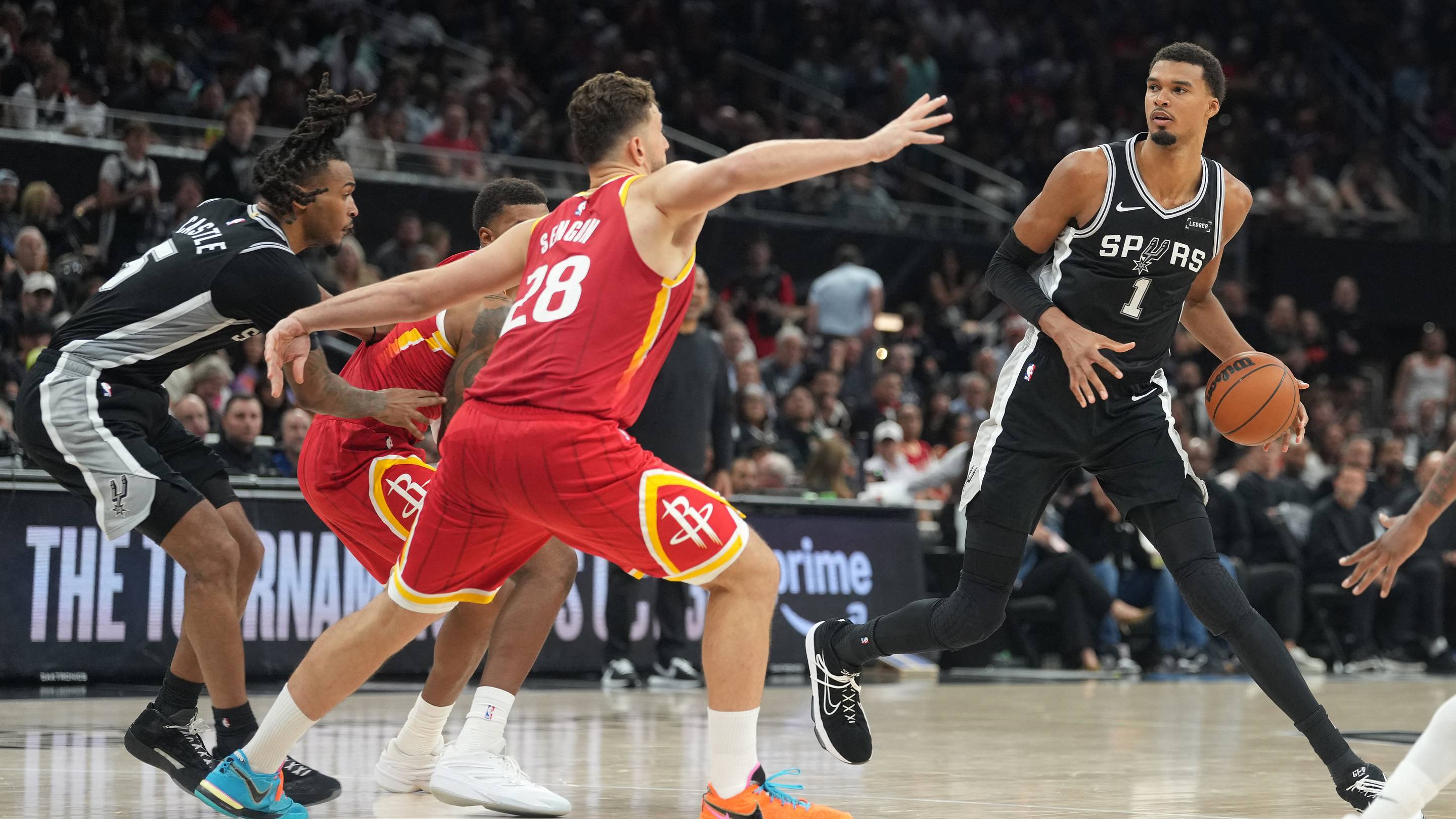 How a 'Freakish' Finish vs. Rockets in Austin Exposed Spurs' Early Growing Pains