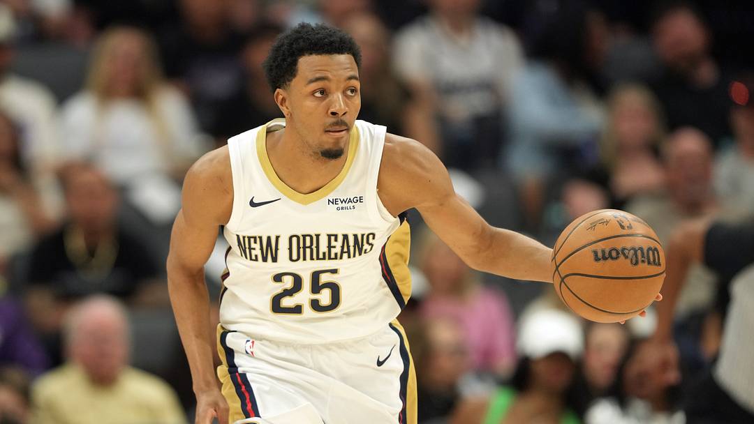 New Orleans Pelicans forward Trey Murphy III (25) dribbles New Orleans Pelicans forward Trey Murphy III (25) dribbles