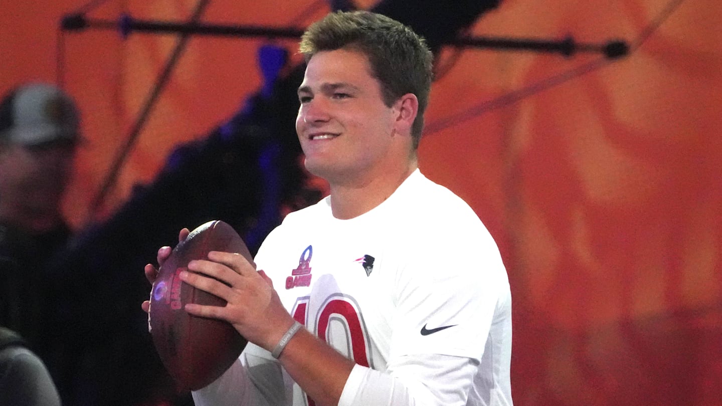 Patriots QB Drake Maye Shows Leadership, Sets Rookie Record