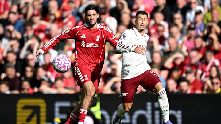 Arsenal lidera a Premier League, Liverpool é o atual campeão