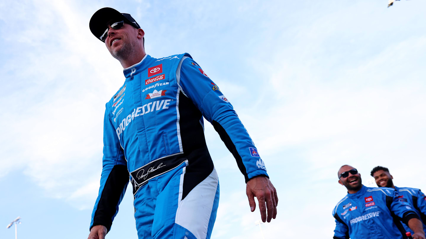 Hamlin Races in 700th Start, Finishes Third in Nashville