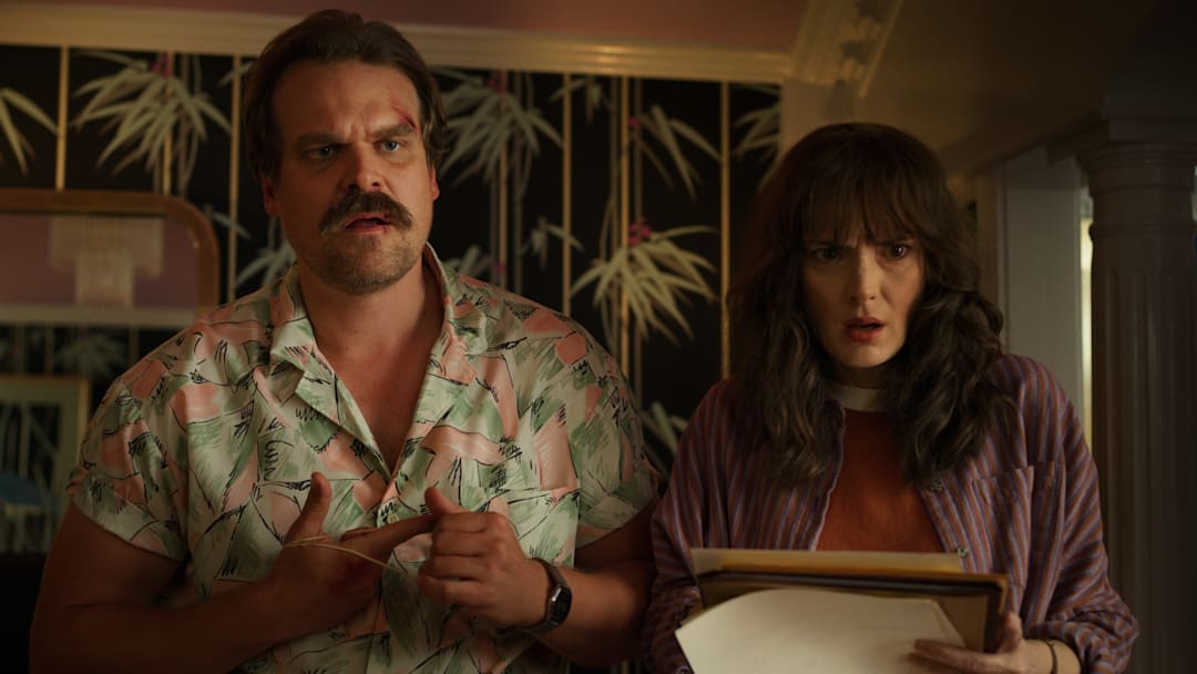 David Harbour, Winnona Ryder in Stranger Things