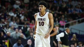 Perry forward Koa Peat (10)