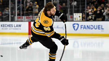 Chicago Blackhawks v Boston Bruins