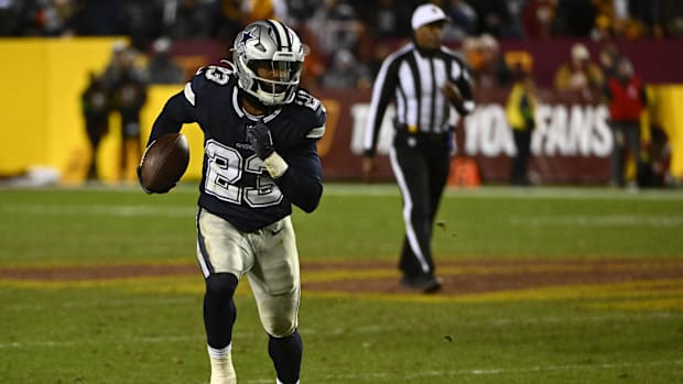 Dallas Cowboys running back Rico Dowdle (23) runs after a catch against the Washington Commanders 