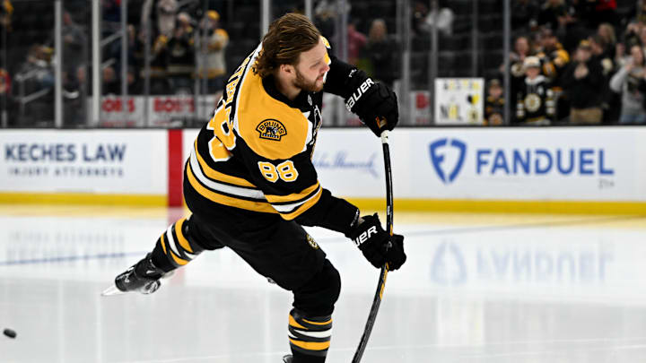 Chicago Blackhawks v Boston Bruins