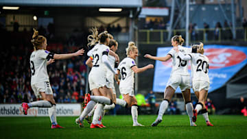Die DFB-Frauen jubeln in Dundee