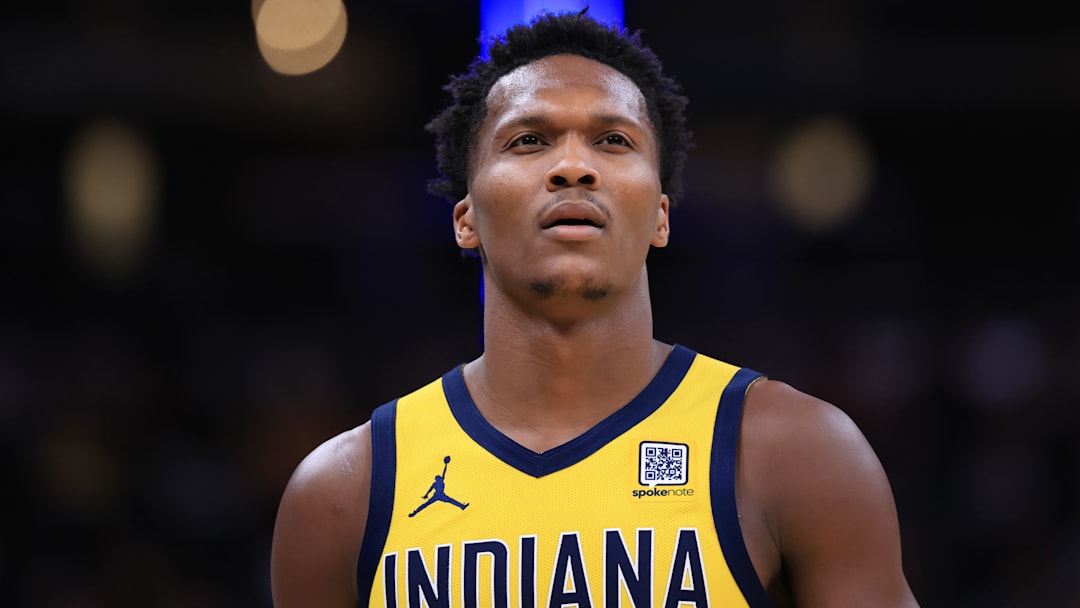 Indiana Pacers wing Bennedict Mathurin (00).