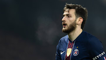 Khvicha Kvaratskhelia et le PSG sont dans l'actualité foot du jour