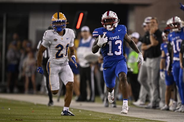 SMU wide receiver Roderick Daniels Jr. returns a punt against Pitt.