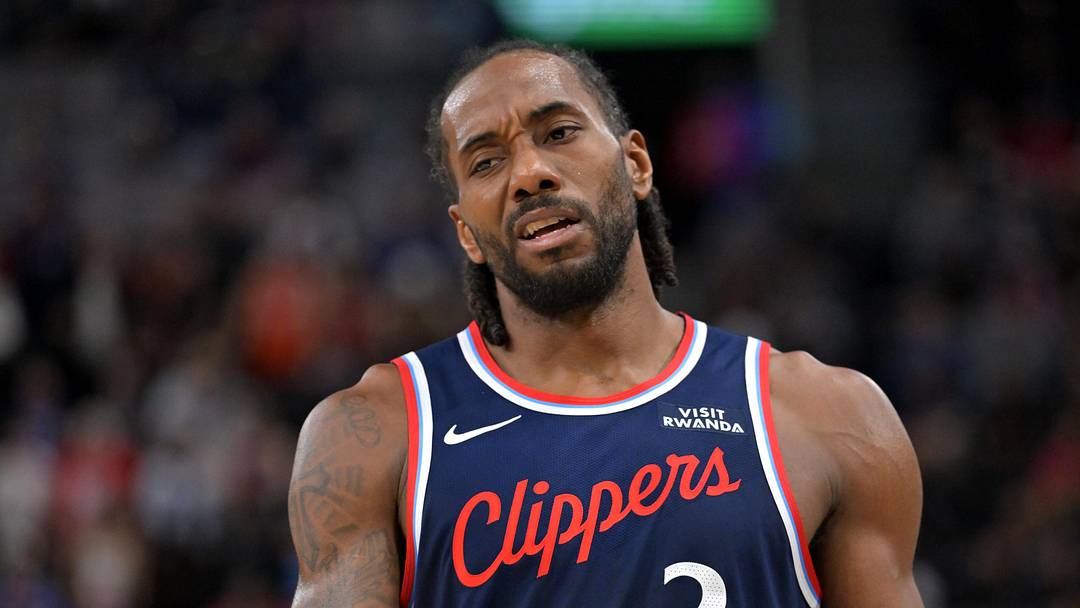 Los Angeles Clippers forward Kawhi Leonard reacts after a missed basket