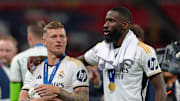 Toni Kroos (l.) und Antonio Rüdiger stehen in der Elf des Jahres