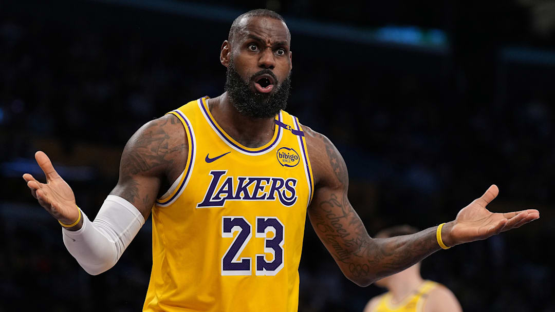 Golden State Warriors v Los Angeles Lakers