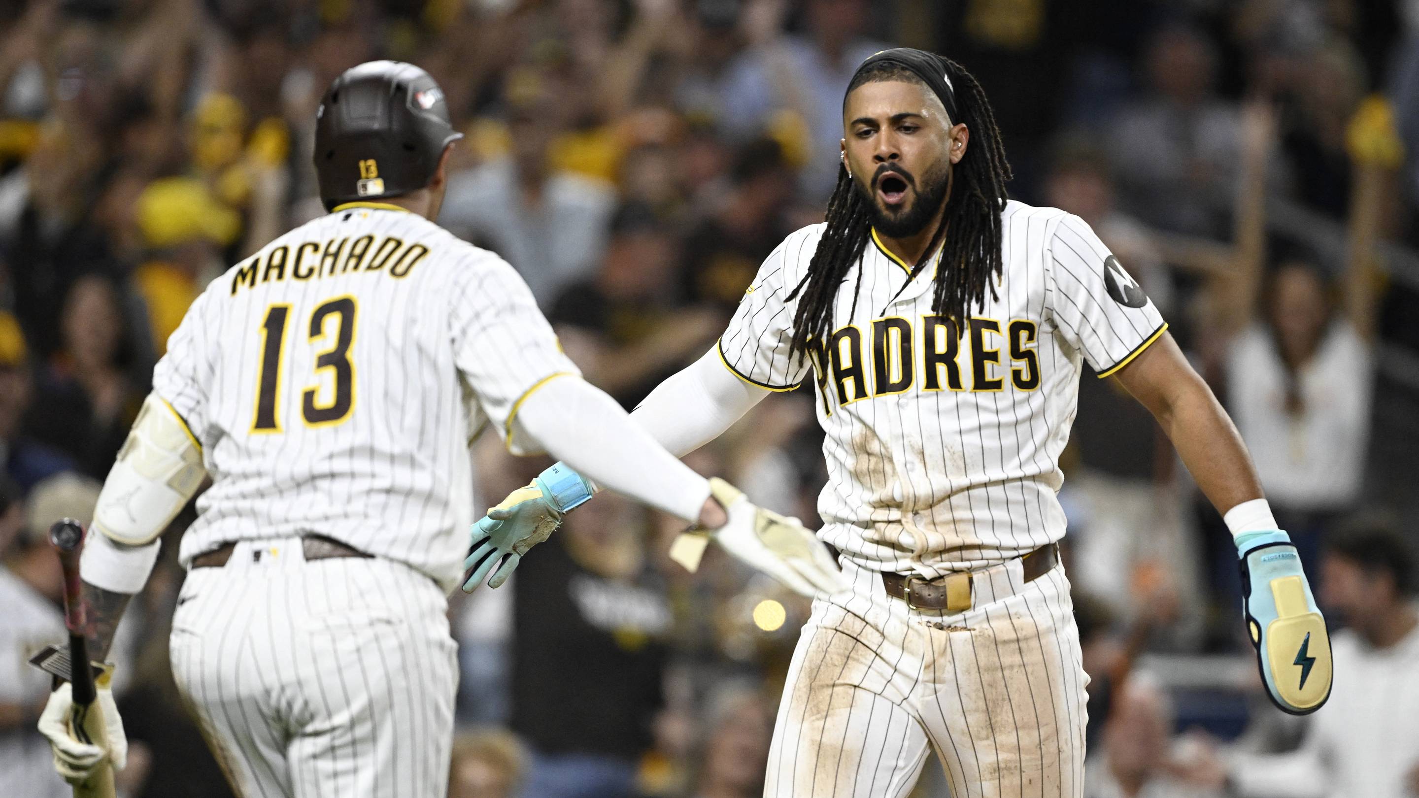 Padres stars waste no time taking over Wild Card Game 1 against Cubs