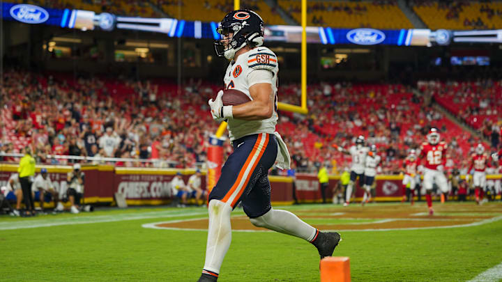 Aug 22, 2025; Kansas City, Missouri, USA; Chicago Bears tight end Joel Wilson (86) scores a touchdown during the second half against the Kansas City Chiefs at GEHA Field at Arrowhead Stadium. 