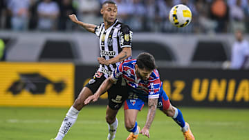 Ademir e Juninho Capixaba começaram jogando, mas pouco conseguiram contribuir para que o placar saísse do zero