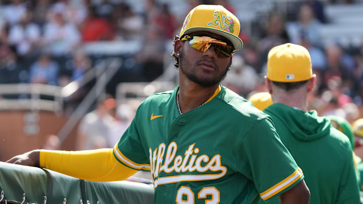 Athletics shortstop Leo de Vries (83) prepares to play the San Francisco Giants at Scottsdale Stadium. 