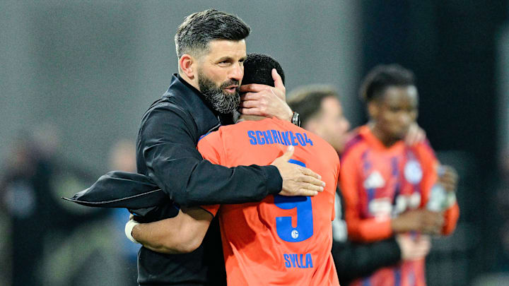 Miron Muslic herzt Moussa Sylla Miron Muslic herzt Moussa Sylla