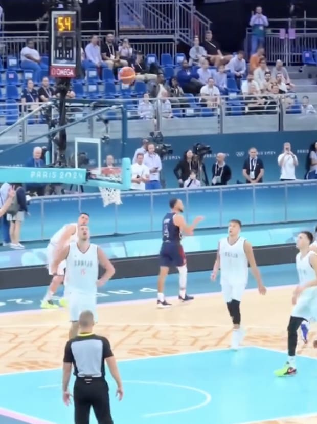 Steph Curry's look-away three-pointer vs. Serbia was too good. 