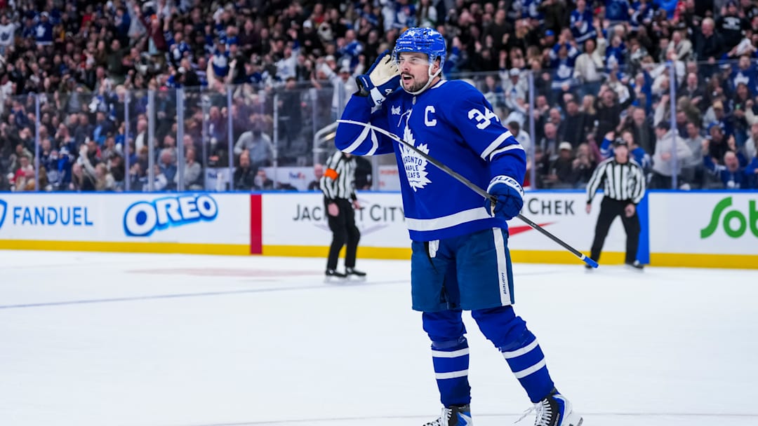 Chicago Blackhawks v Toronto Maple Leafs