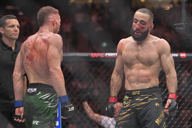 Belal Muhammad (red gloves) fights Jack Della Maddalena (blue gloves) during UFC 315 at Bell Centre. 