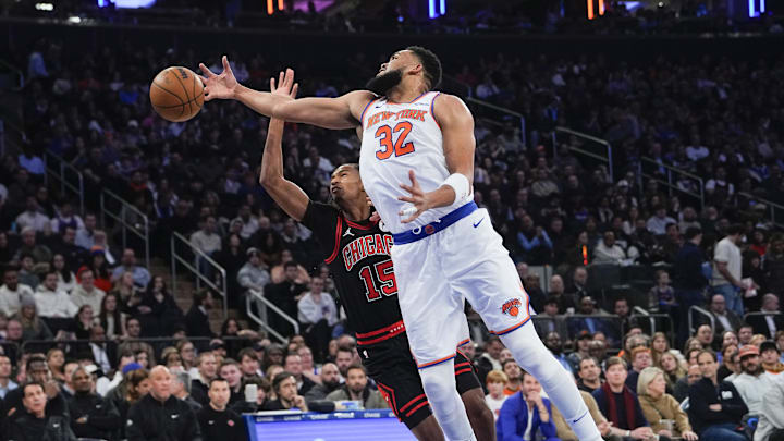 Feb 20, 2025; New York, New York, USA; New York Knicks center Karl-Anthony Towns (32) and Chicago Bulls forward Julian Phillips (15) battle for a rebound during the first half at Madison Square Garden. Mandatory Credit: Gregory Fisher-Imagn Images Feb 20, 2025; New York, New York, USA; New York Knicks center Karl-Anthony Towns (32) and Chicago Bulls forward Julian Phillips (15) battle for a rebound during the first half at Madison Square Garden. Mandatory Credit: Gregory Fisher-Imagn Images