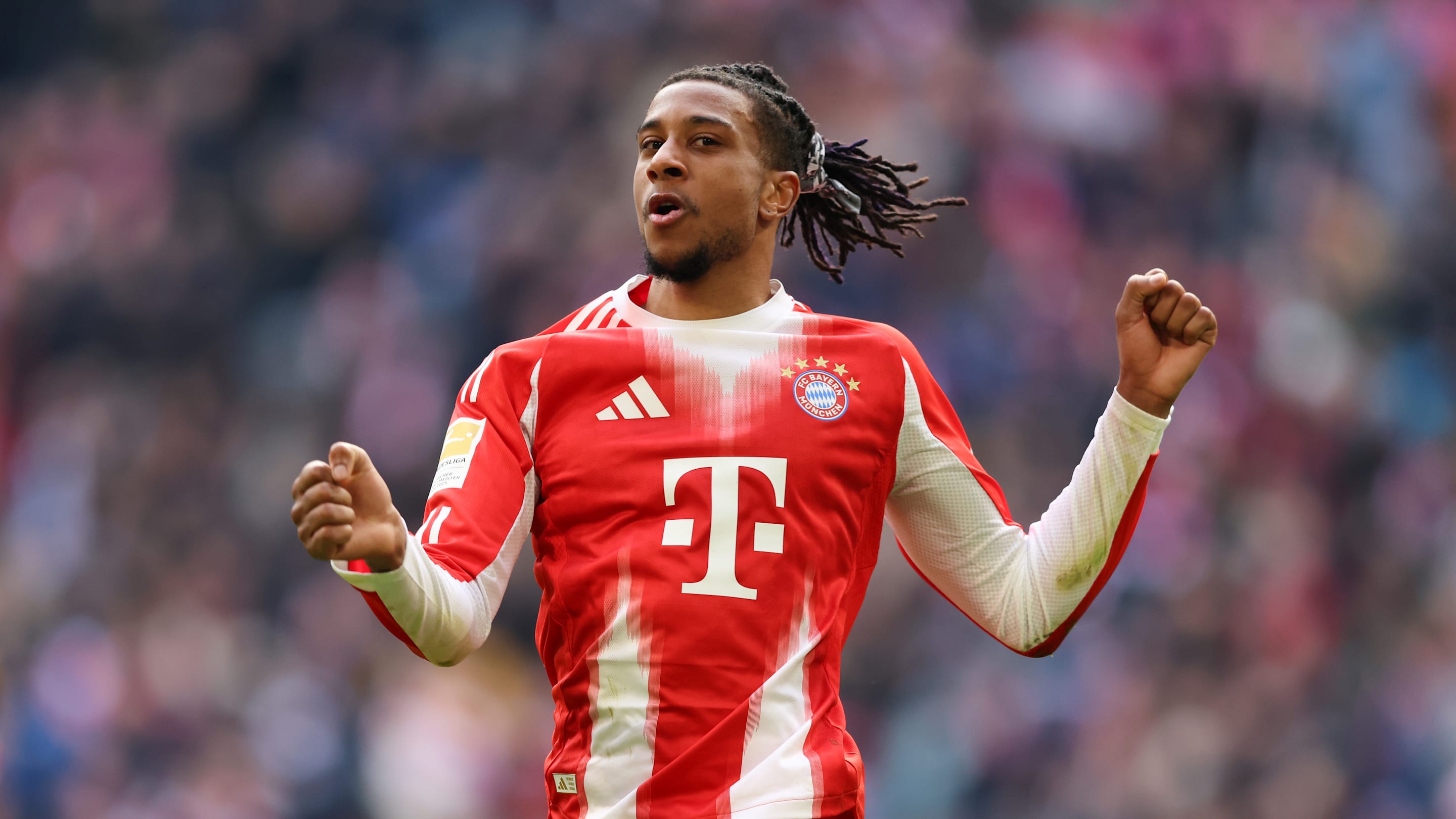 PHOTOS : Les tenues des Bleus à leur arrivée à Clairefontaine, avec un chapeau loufoque pour Michael Olise