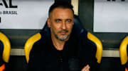 Time de Vítor Pereira está no mercado em busca de reforços para a sequência da temporada