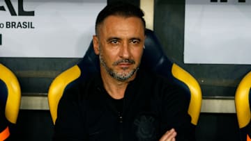 Time de Vítor Pereira está no mercado em busca de reforços para a sequência da temporada