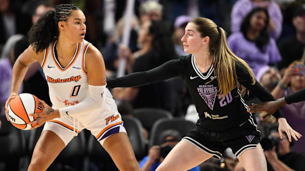 A photo of Satou Sabally being guarded by Kate Martin